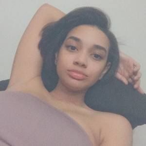 Meet your Posher, Dominique